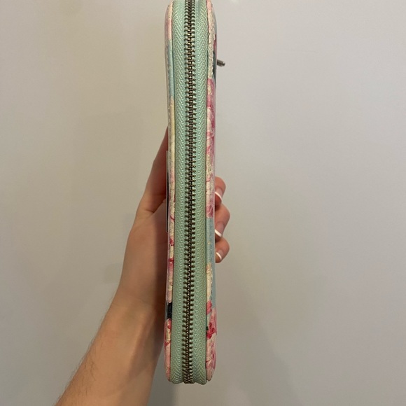 Forever New travel wallet - Picture 3 of 6